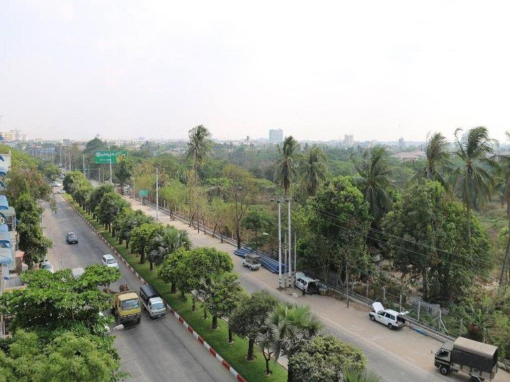 8Day Hotel Yangon Exterior foto