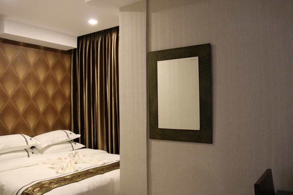 8Day Hotel Yangon Zimmer foto
