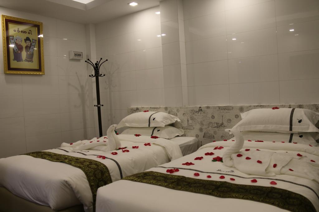 8Day Hotel Yangon Exterior foto