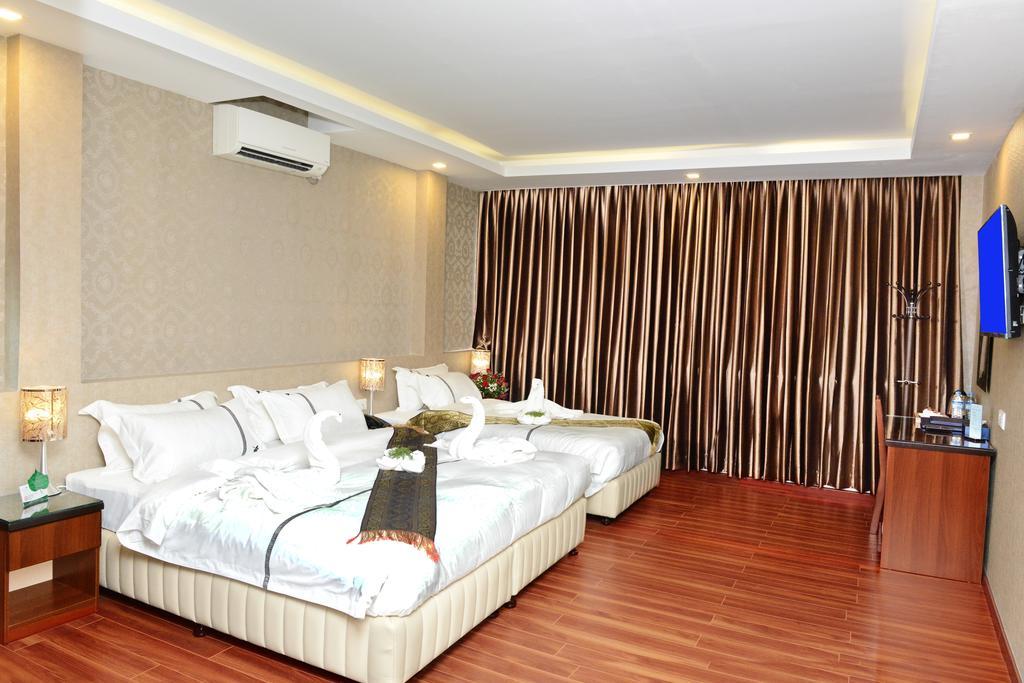 8Day Hotel Yangon Exterior foto