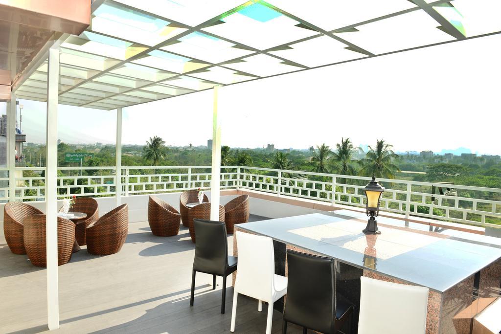 8Day Hotel Yangon Exterior foto