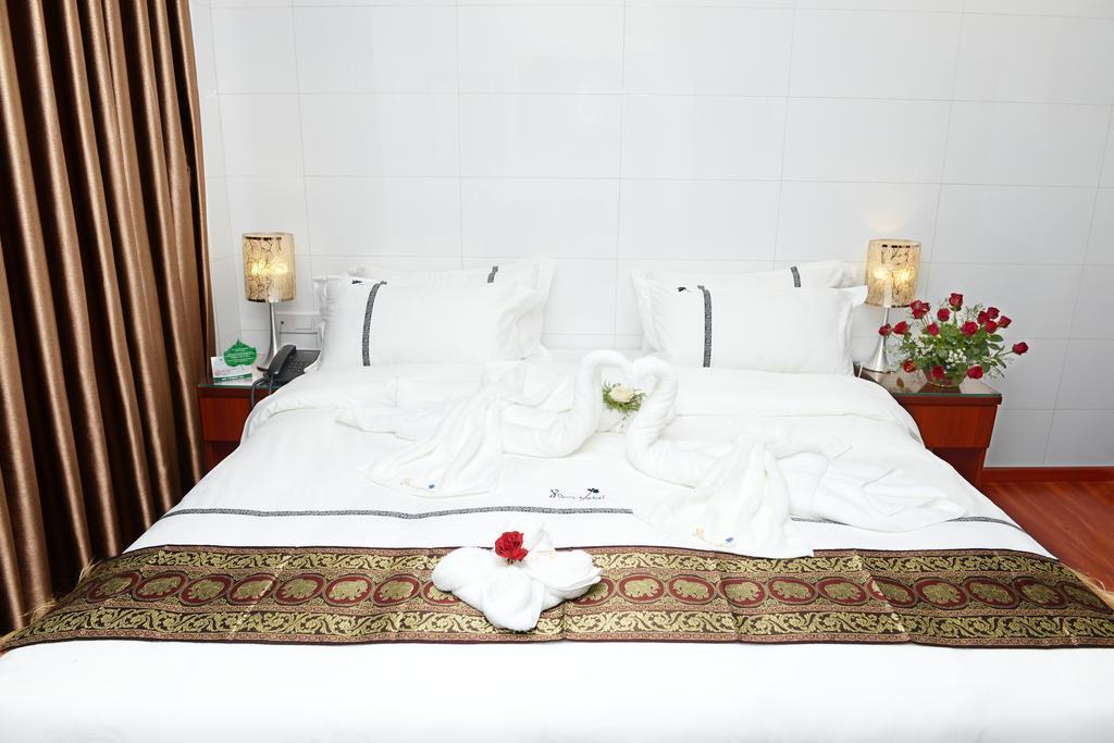 8Day Hotel Yangon Zimmer foto